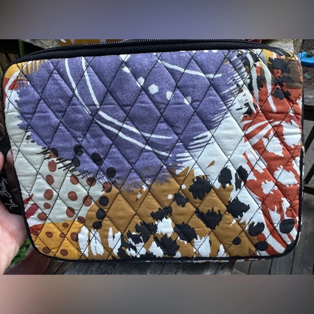 VERA BRADLEY Top Zip Wristlet In Painted Feathers-Retired Print